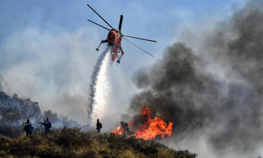 Φωτιά στην Αγία Μαρίνα της Ζακύνθου - Καίει σε δασική έκταση